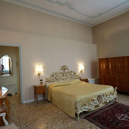 Hotel Giustinian 4*
